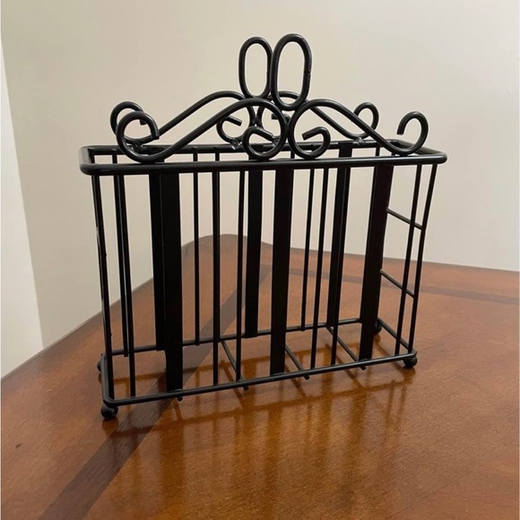 Portable wrought‎ iron utensil picnic caddy for plates, napkins, and silverware - Picture 5 of 5